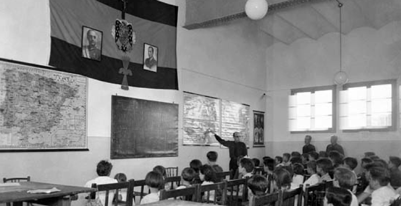 La Escuela Durante El Franquismo